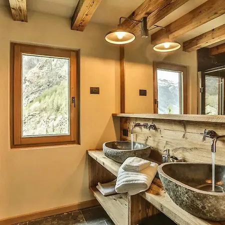 8bdr Stunning Chalet In Paquier With Mountain Views Valtournenche