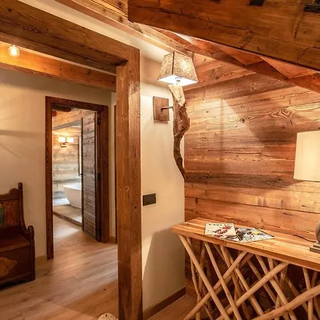 Vila 8bdr Stunning Chalet In Paquier With Mountain Views