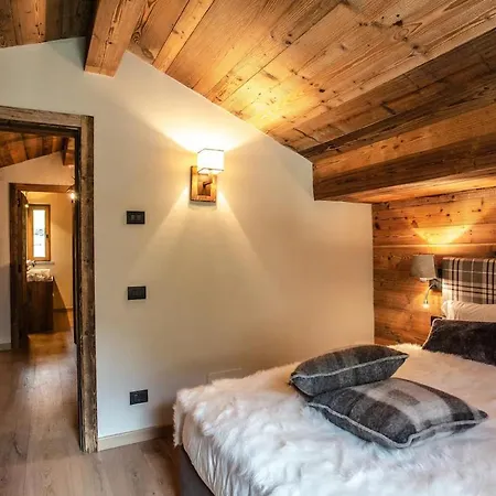 8bdr Stunning Chalet In Paquier With Mountain Views Villa