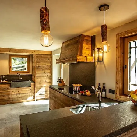 Villa 8bdr Stunning Chalet In Paquier With Mountain Views